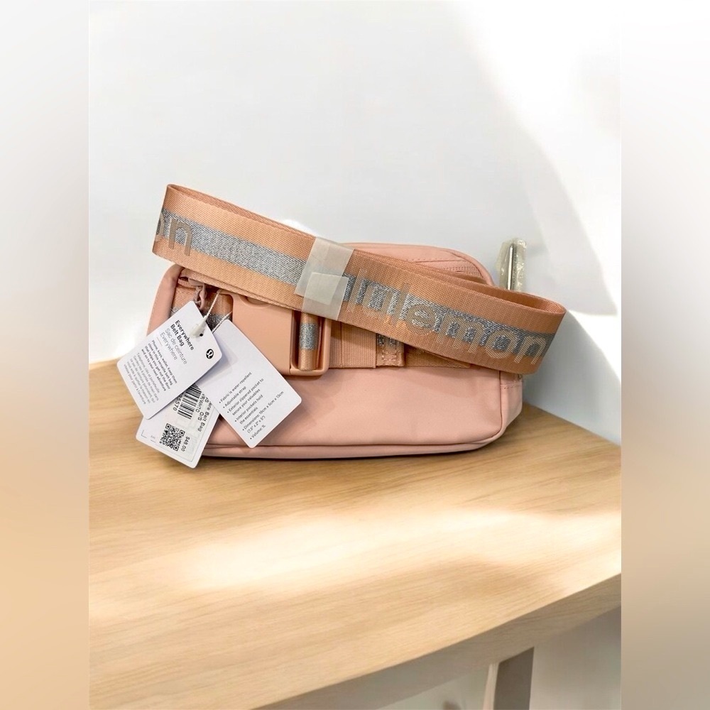 NWT Lululemon Everywhere Belt Bag 1L Pink Mist Silver Logo - Picture 6 of 10
